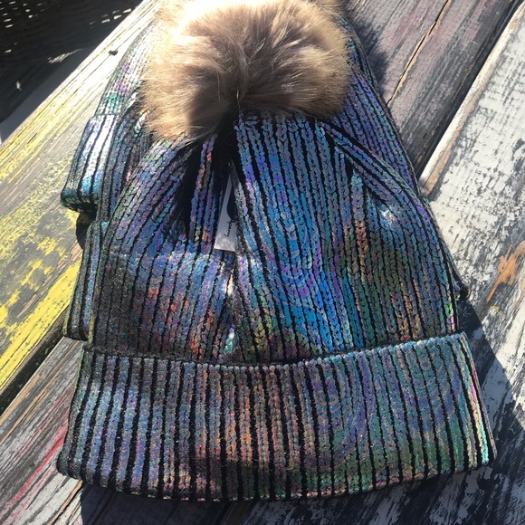 Only 1 Left!!! ☃️NWT Metallic Fuzzy Lined Beanies - Picture 7 of 8